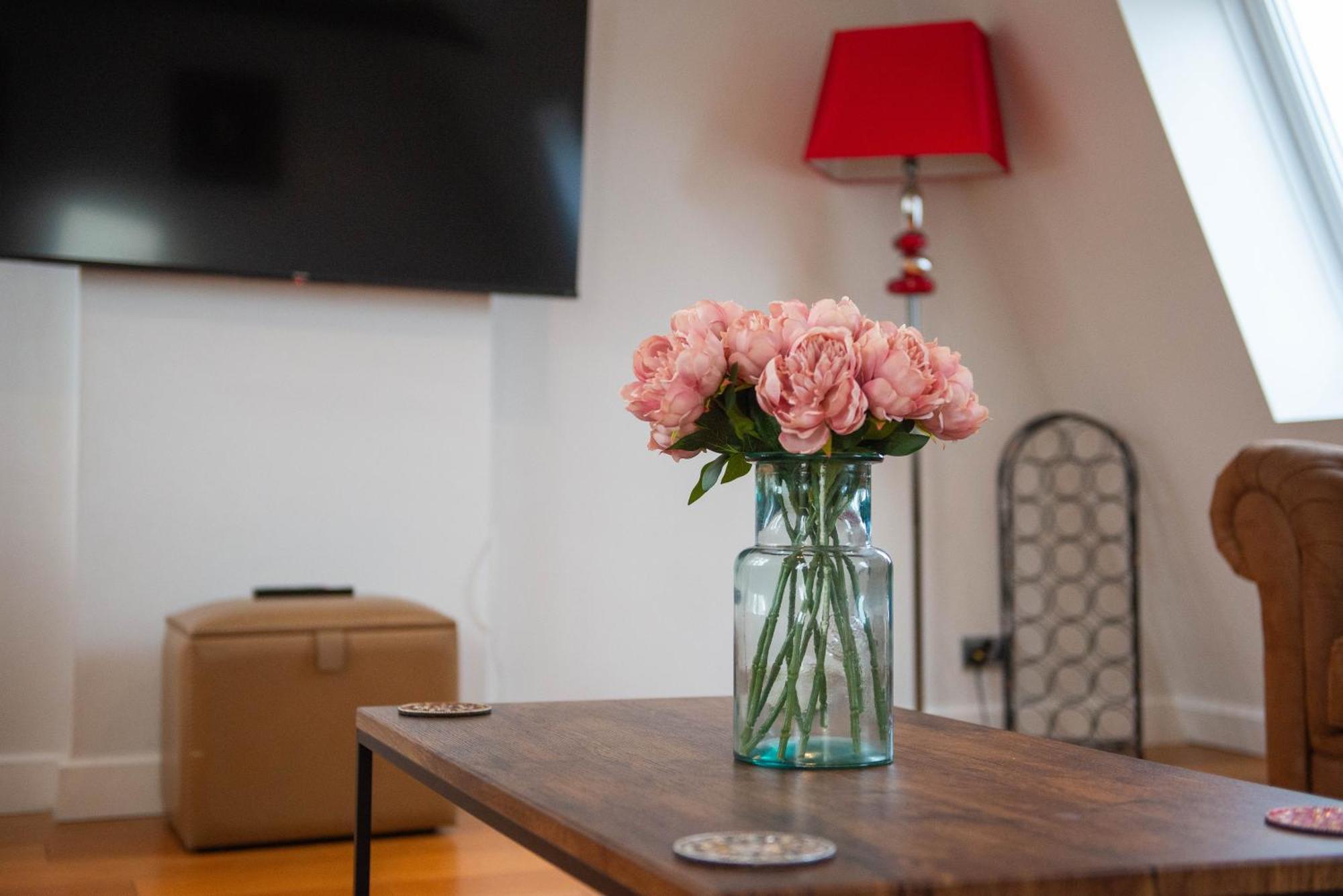 Stylish Townhouse, Work Desk, Fast Wi-Fi, Sleeps 6 Stamford Exterior photo