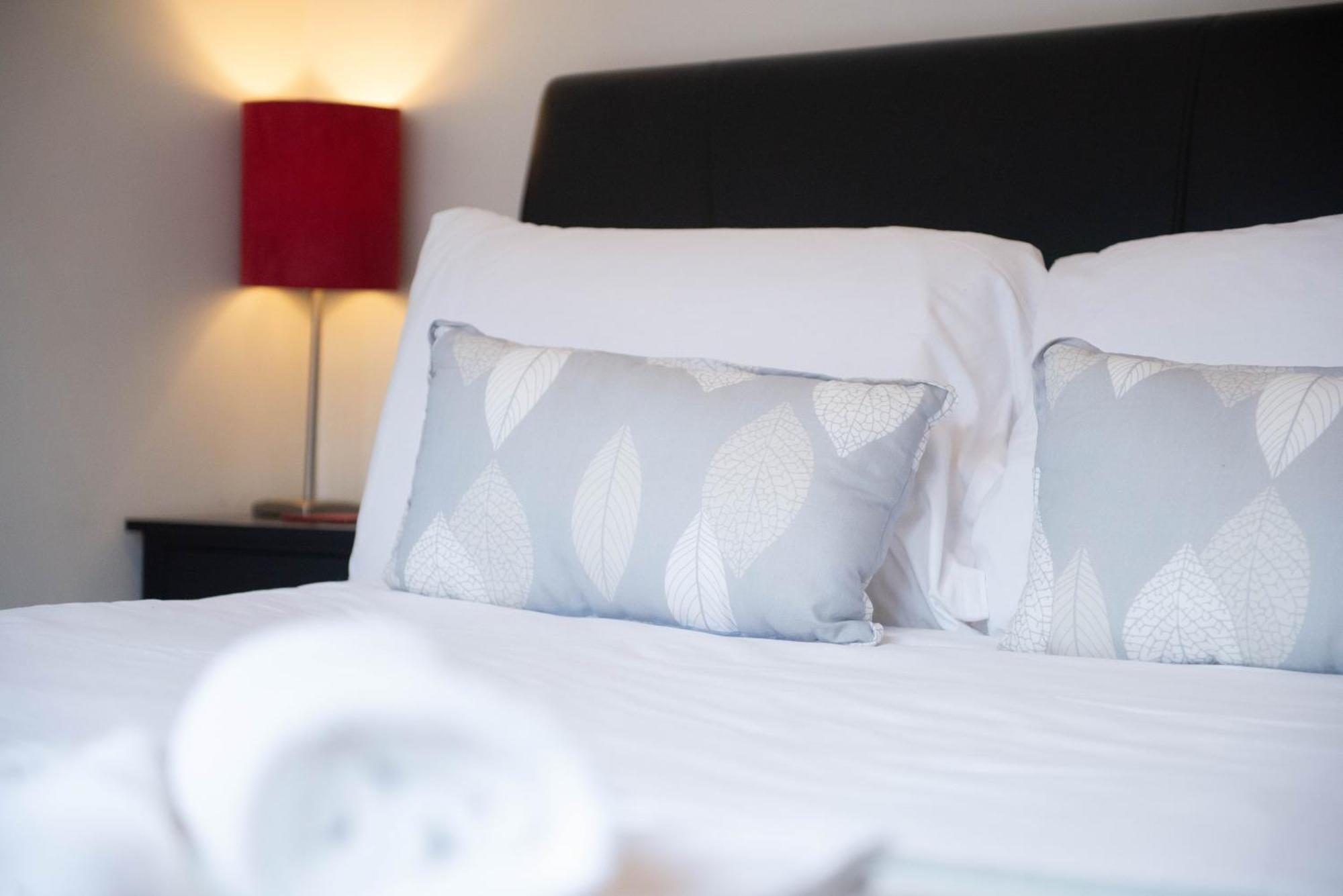 Stylish Townhouse, Work Desk, Fast Wi-Fi, Sleeps 6 Stamford Exterior photo