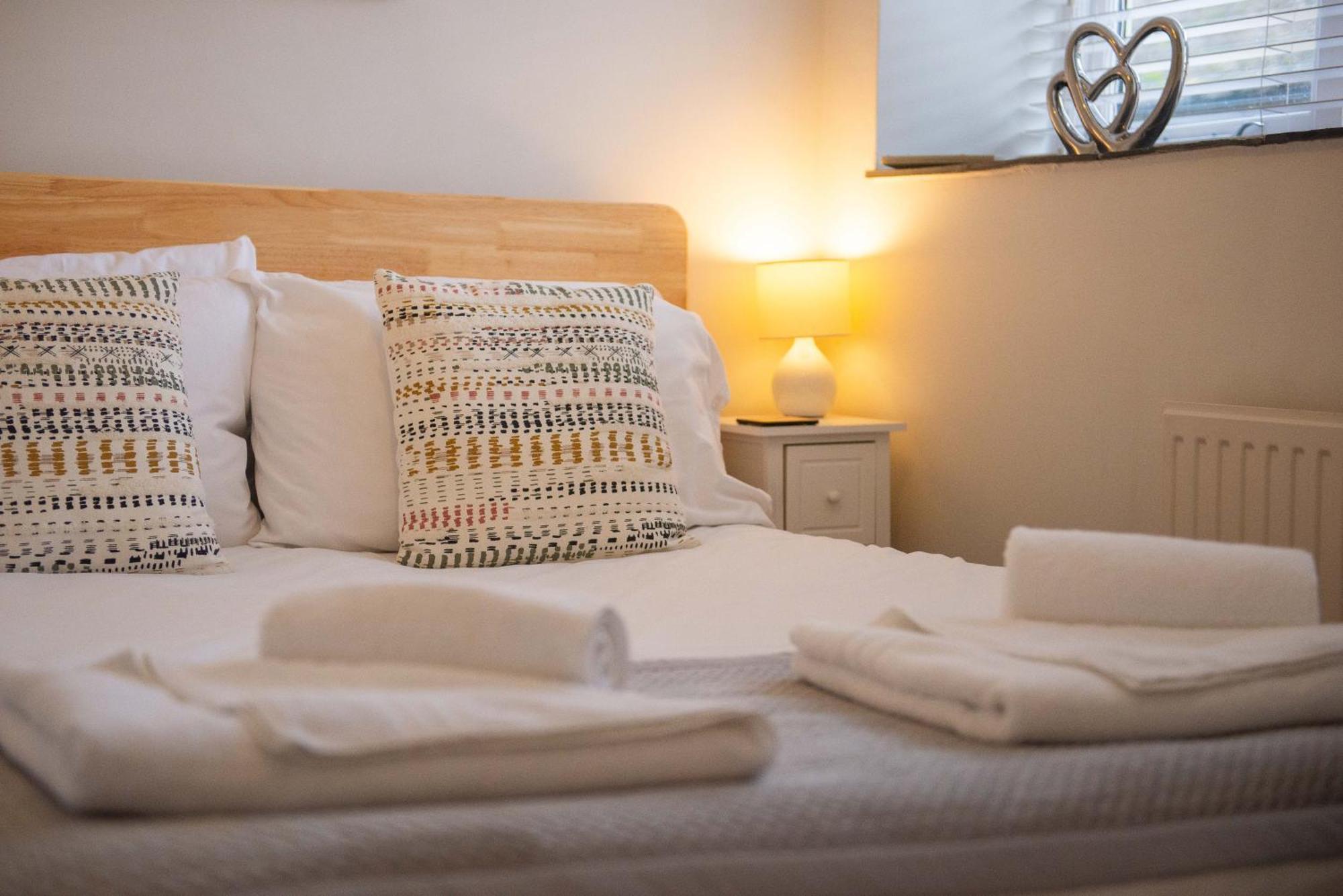 Stylish Townhouse, Work Desk, Fast Wi-Fi, Sleeps 6 Stamford Exterior photo